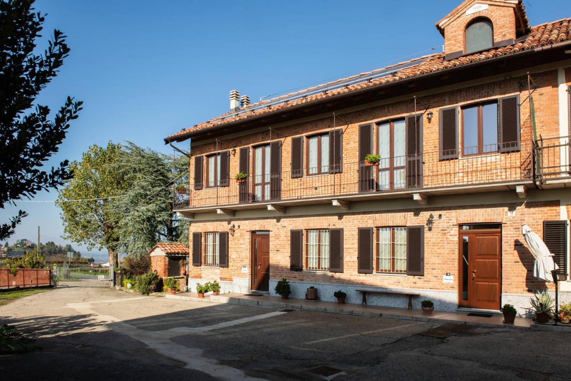 Casa Rubbo - Appartamento 'Como' Nelle Langhe Алба Екстериор снимка