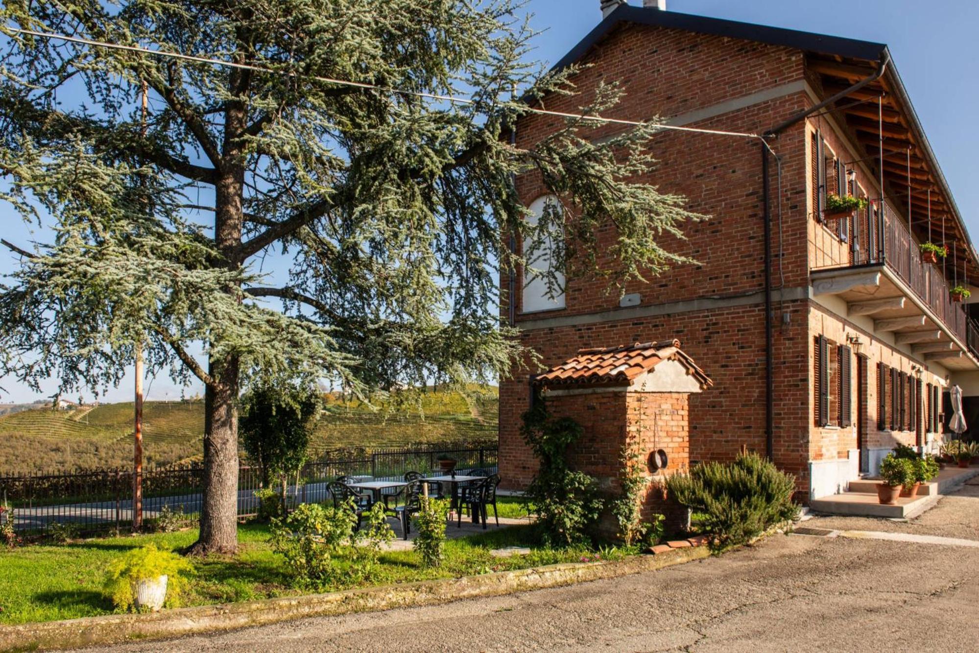 Casa Rubbo - Appartamento 'Como' Nelle Langhe Алба Екстериор снимка