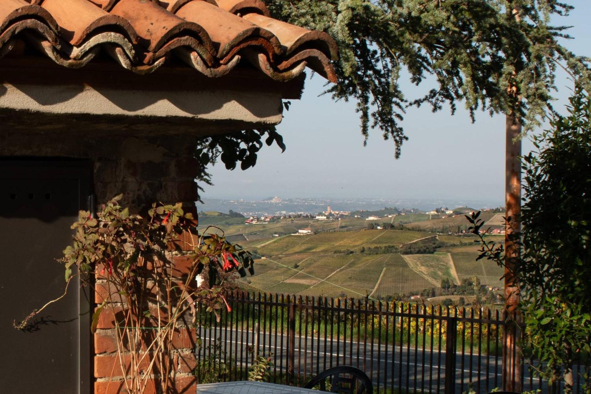 Casa Rubbo - Appartamento 'Como' Nelle Langhe Алба Екстериор снимка